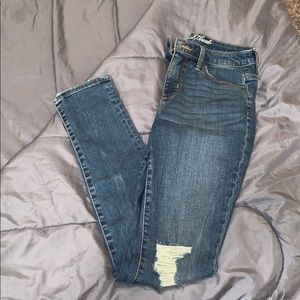 Distressed skinny jeans